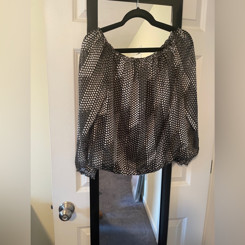White House Black Market-Off-the-Shoulder blouse